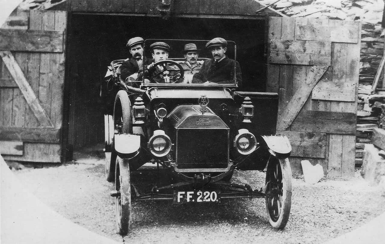 Caernarfonshire, Bangor registered vintage car circa 1920 - Registration FF 220 - Model T Ford and Passengers